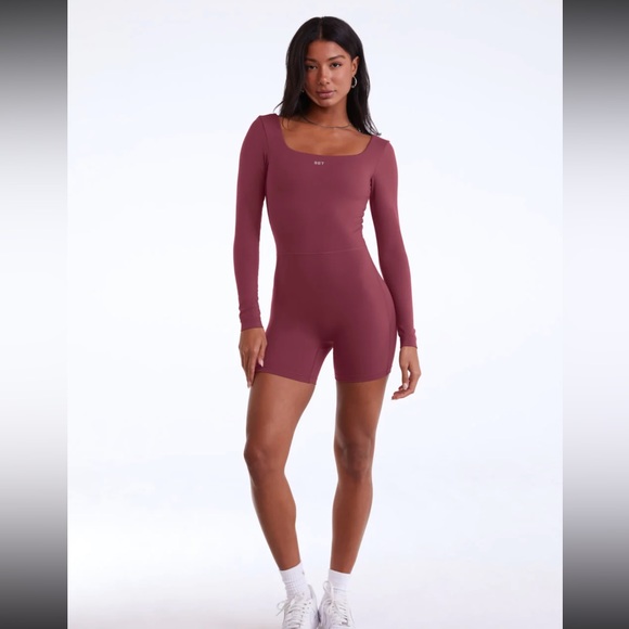 SET Active Other - NWOT Set Active Sportbody Long Sleeve Shortysuit in Canyon